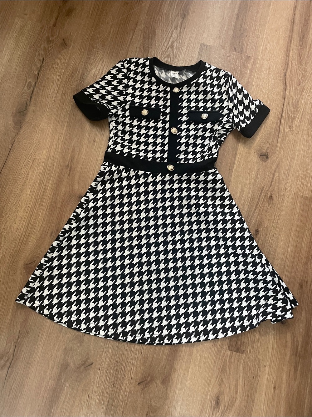 SHEIN Black & White Houndstooth Short-Sleeve Dress with Gold Buttons 11 years